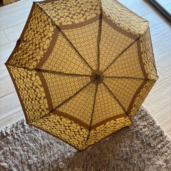 Authentic COACH Signature Classic Retractable Umbrella- LIKE NEW - Picture 1 of 5